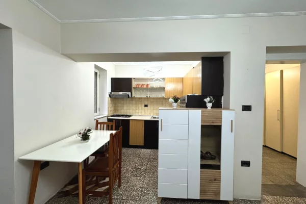 Shtepi me qera Apartament ne Tirane, 1+1, Mobilimi E mobiluar, Pagesa 50,000  Leke.