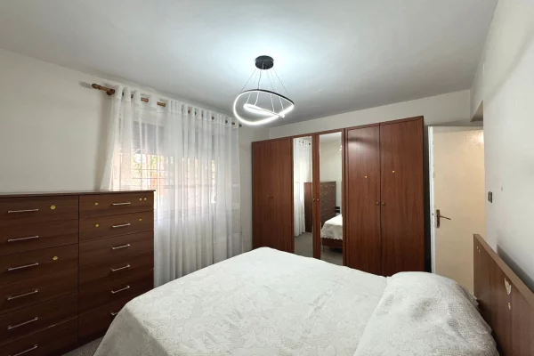 Shtepi me qera Apartament ne Tirane, 1+1, Mobilimi E mobiluar, Pagesa 50,000  Leke.