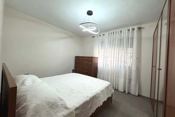 Shtepi me qera Apartament ne Tirane, 1+1, Mobilimi E mobiluar, Pagesa 50,000  Leke.