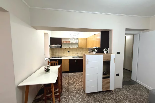 Shtepi me qera Apartament ne Tirane, 1+1, Mobilimi E mobiluar, Pagesa 50,000  Leke.