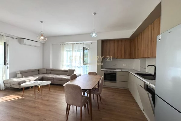 Shtepi me qera Apartament ne Tirane, 2+1, Mobilimi E mobiluar, Pagesa 500  Euro.