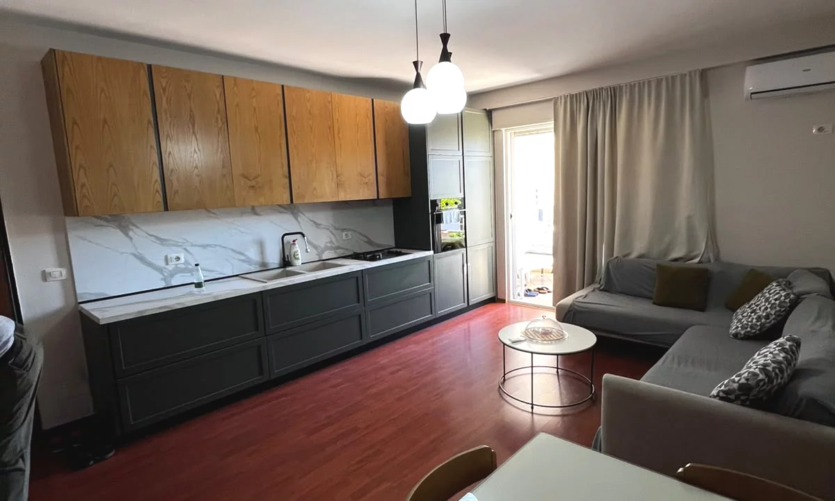 Shtepi me qera Apartament ne Tirane, 1+1, Mobilimi E mobiluar, Pagesa 600  Euro.