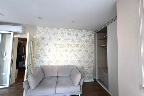Shtepi me qera Apartament ne Tirane, 2+1, Mobilimi E mobiluar, Pagesa 700  Euro.