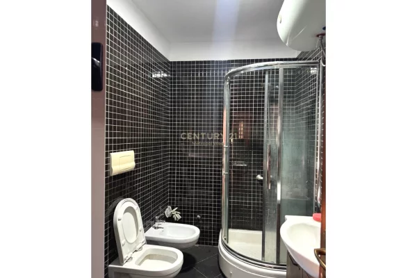 Shtepi me qera Apartament ne Tirane, 2+1, Mobilimi E mobiluar, Pagesa 700  Euro.