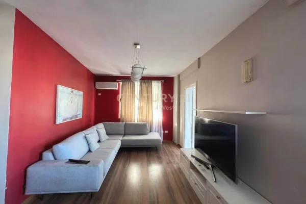 Shtepi me qera Apartament ne Tirane, 2+1, Mobilimi E mobiluar, Pagesa 700  Euro.