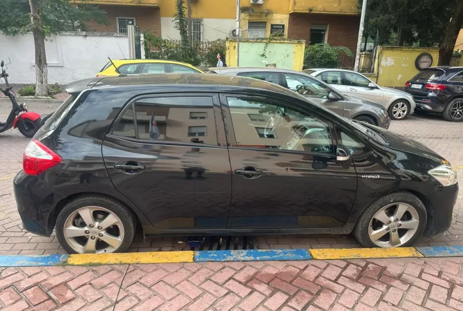 Auto in Vendita a Tirana, Toyota, 2011 Benzine,Kambio Automatik Pagamento 8,000  Euro.