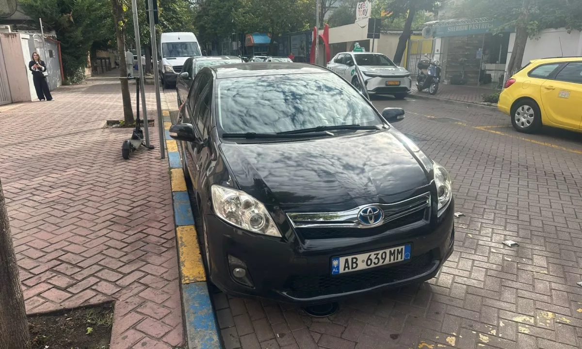 Auto in Vendita a Tirana, Toyota, 2011 Benzine,Kambio Automatik Pagamento 8,000  Euro.