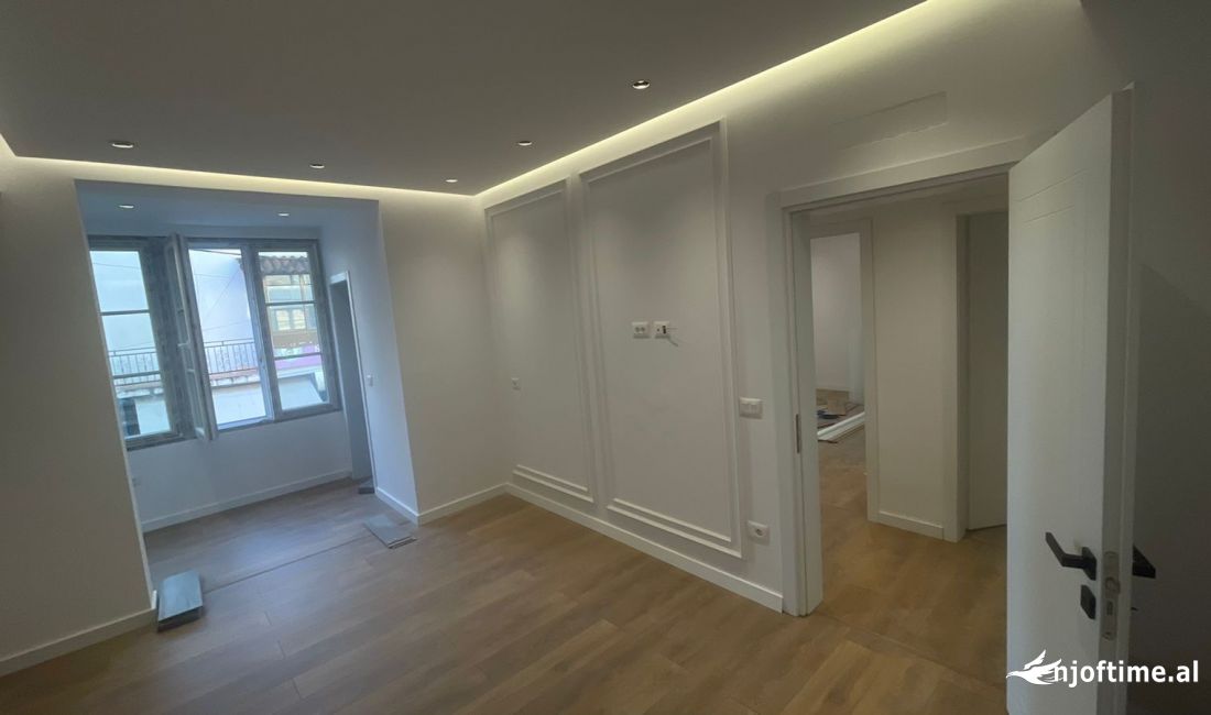 Ambient Biznesi Me Qera tek SHKOLLA E BALETIT