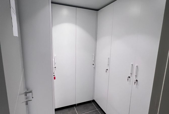 ZYRE ME QIRA - QENDER,shume prane Toptanit