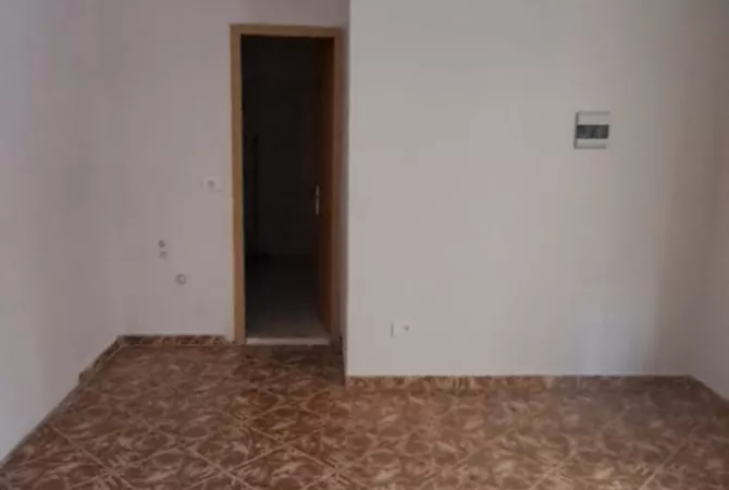 Business Property for Rent 3+1 in Tirana - 400 Euro
