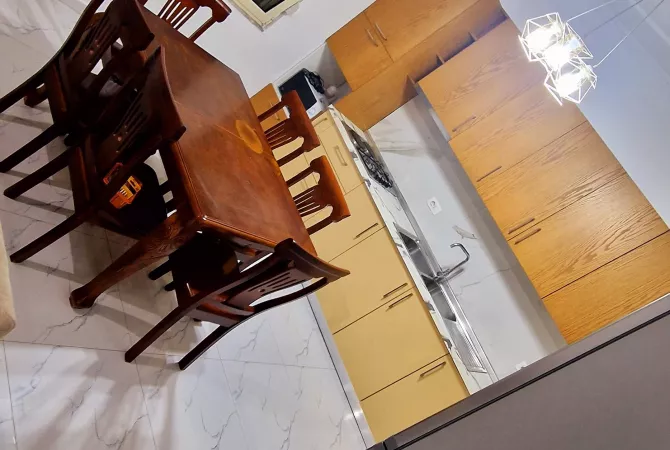 Shtepi me qera Shtepi Private ne Tirane, 3+1, Mobilimi E mobiluar, Pagesa 500  Euro.