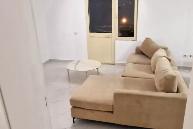 Shtepi me qera Shtepi Private ne Tirane, 3+1, Mobilimi E mobiluar, Pagesa 500  Euro.