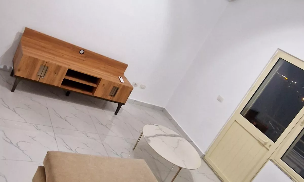 Shtepi me qera Shtepi Private ne Tirane, 3+1, Mobilimi E mobiluar, Pagesa 500  Euro.