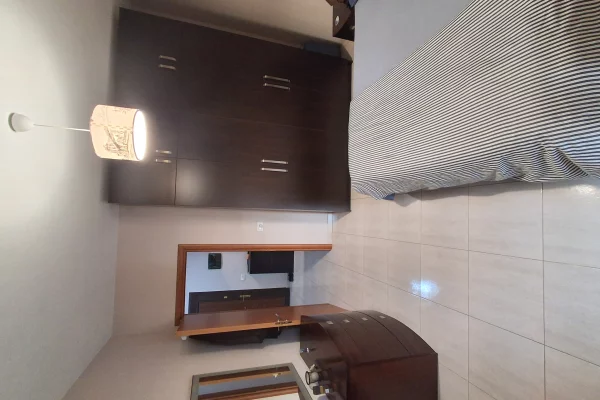 Shtepi ne shitje Apartament ne Tirane, 1+1, Mobilimi E mobiluar, Pagesa 125,000  Euro.