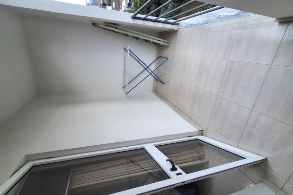 Shtepi ne shitje Apartament ne Tirane, 1+1, Mobilimi E mobiluar, Pagesa 125,000  Euro.