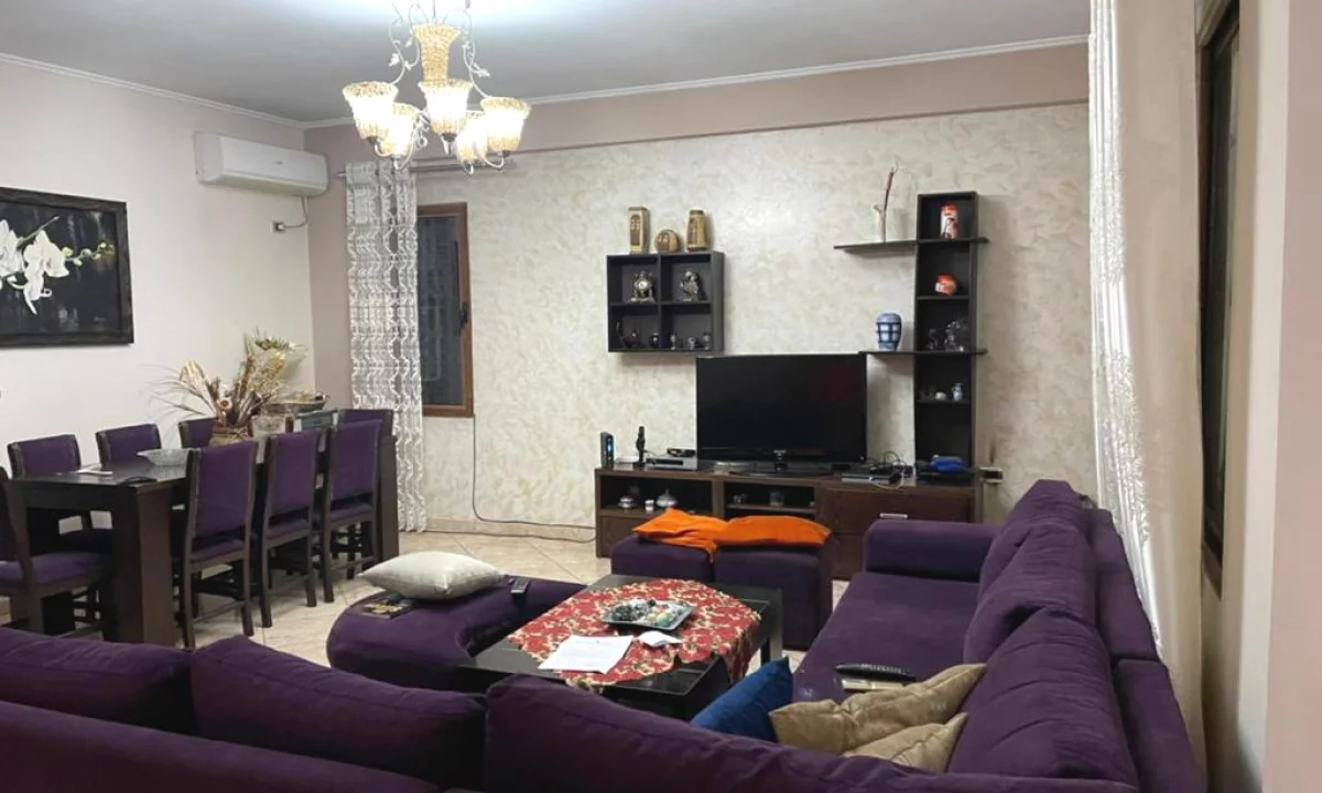 Shtepi me qera Apartament ne Tirane, 2+1, Mobilimi E mobiluar, Pagesa 800  Euro.