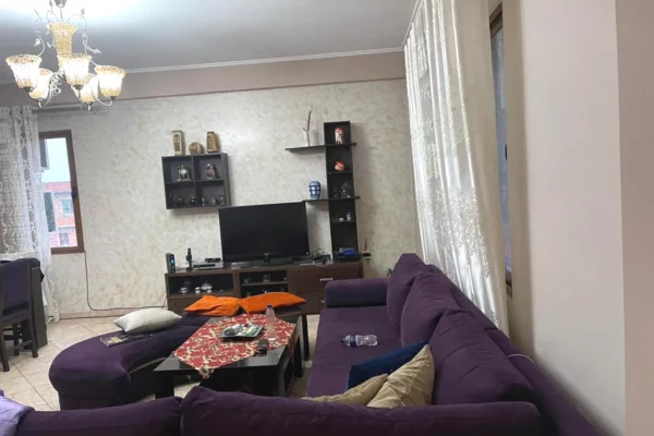Shtepi me qera Apartament ne Tirane, 2+1, Mobilimi E mobiluar, Pagesa 800  Euro.