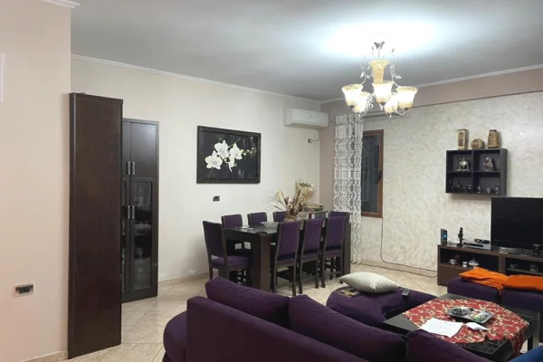Shtepi me qera Apartament ne Tirane, 2+1, Mobilimi E mobiluar, Pagesa 800  Euro.