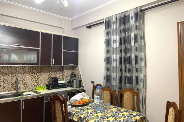 Shtepi me qera Apartament ne Tirane, 2+1, Mobilimi E mobiluar, Pagesa 800  Euro.