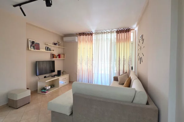 Shitet Apartament 1+1