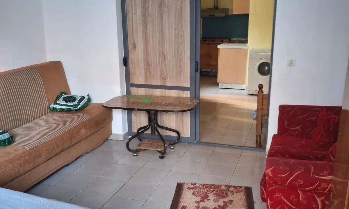 Shtepi me qera Shtepi Private ne Tirane, 1+1, Mobilimi E mobiluar, Pagesa 25,000  Leke.