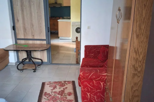 Shtepi me qera Shtepi Private ne Tirane, 1+1, Mobilimi E mobiluar, Pagesa 25,000  Leke.