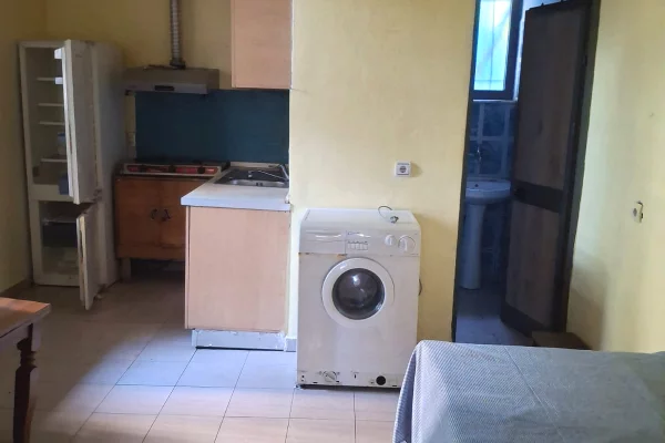 Shtepi me qera Shtepi Private ne Tirane, 1+1, Mobilimi E mobiluar, Pagesa 25,000  Leke.