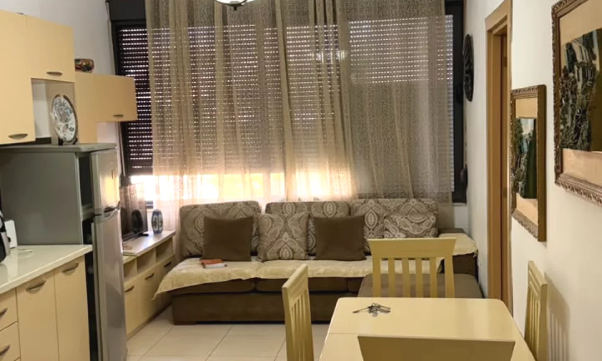 Shtepi me qera Apartament ne Tirane, 1+1, Mobilimi E mobiluar, Pagesa 45,000  Leke.