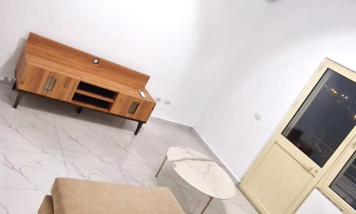 Shtepi me qera Shtepi Private ne Tirane, 3+1, Mobilimi E mobiluar, Pagesa 500  Euro.