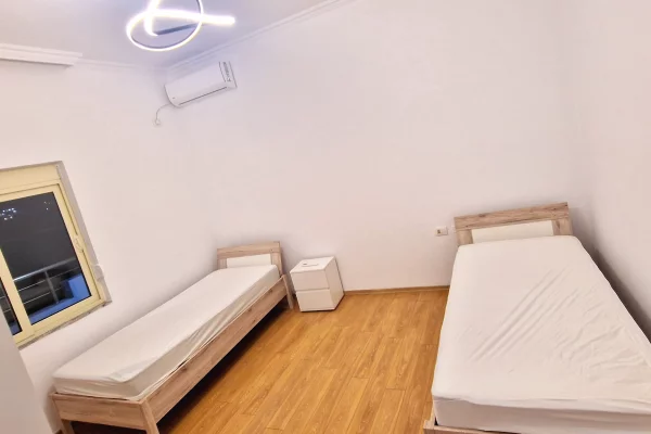 Shtepi me qera Shtepi Private ne Tirane, 3+1, Mobilimi E mobiluar, Pagesa 500  Euro.