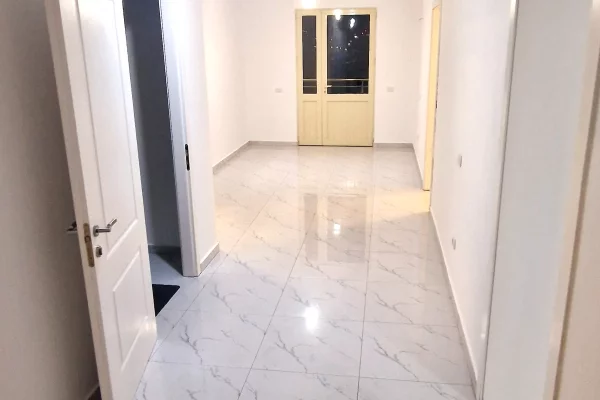 Shtepi me qera Shtepi Private ne Tirane, 3+1, Mobilimi E mobiluar, Pagesa 500  Euro.