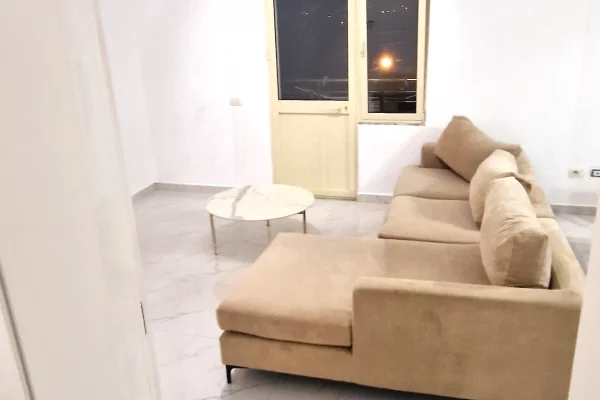 Shtepi me qera Shtepi Private ne Tirane, 3+1, Mobilimi E mobiluar, Pagesa 500  Euro.