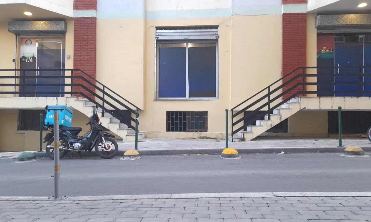 Jepet me qera ambjent biznesi 188.5metra katror