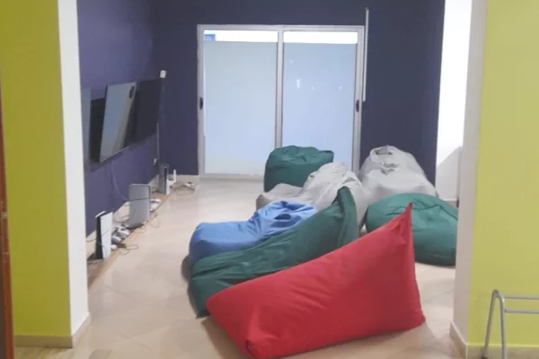 Jepet me qera ambjent biznesi 188.5metra katror