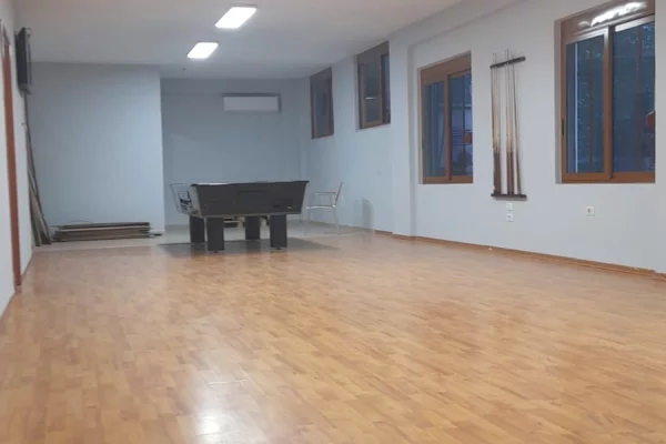 Ambient biznesi me qera 1+1 ne Tirane - 1,700 Euro