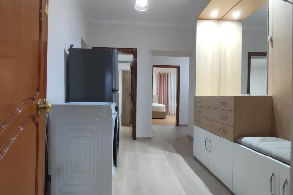 Shtepi me qera 2+1 ne Tirane - 80,000 Leke