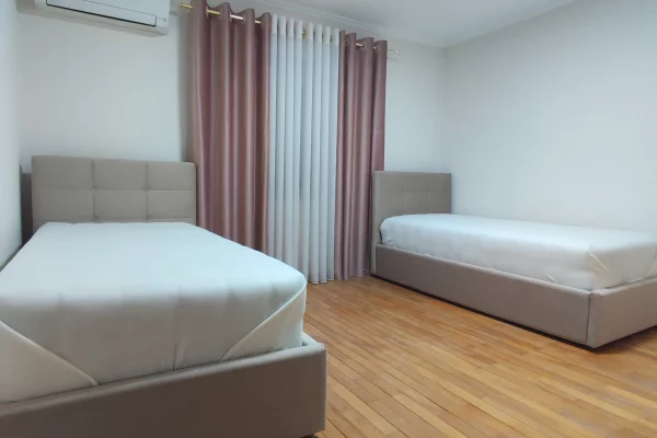 Shtepi me qera Apartament ne Tirane, 2+1, Mobilimi E mobiluar, Pagesa 80,000  Leke.