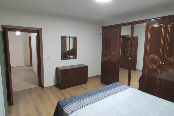 Shtepi me qera Apartament ne Tirane, 2+1, Mobilimi E mobiluar, Pagesa 80,000  Leke.