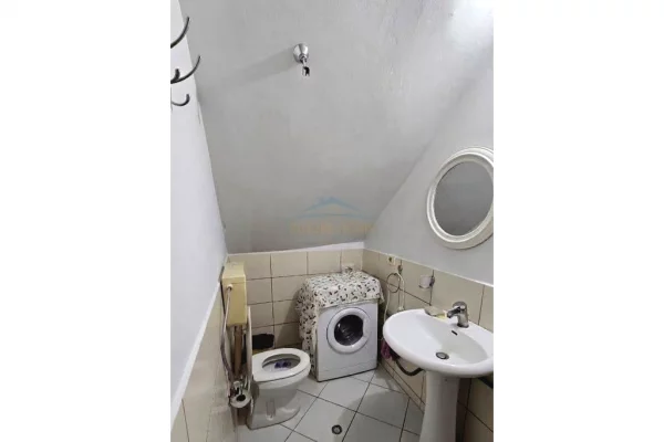 Shtepi me qera Apartament ne Tirane, Garsoniere, Mobilimi E mobiluar, Pagesa 350  Euro.