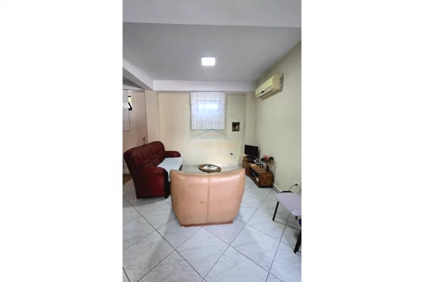 Shtepi me qera Apartament ne Tirane, Garsoniere, Mobilimi E mobiluar, Pagesa 350  Euro.