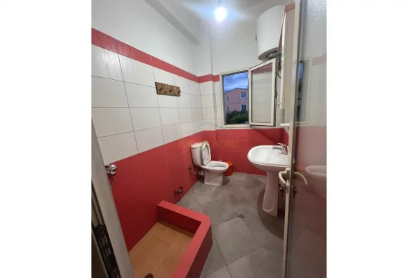 Shtepi me qera Apartament ne Tirane, 2+1, Mobilimi E mobiluar, Pagesa 350  Euro.