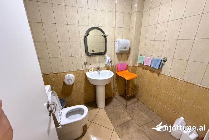 Qera Ambjent biznesi Tek Padami