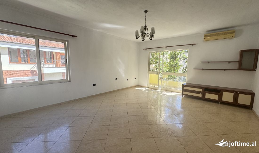 Ambient biznesi per qera tek komuna e parisit‼️