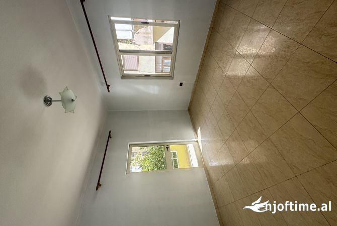 Ambient biznesi per qera tek komuna e parisit‼️