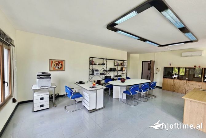 Ambiente Commerciale in Affitto 3+1 a Tirana - 800 Euro