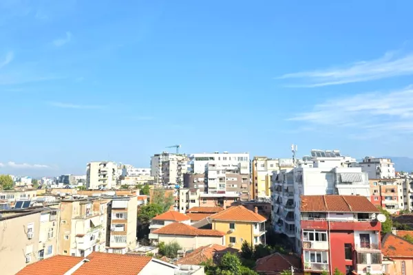 Shtepi ne shitje Apartament ne Tirane, 2+1, Mobilimi E mobiluar, Pagesa 230,000  Euro.