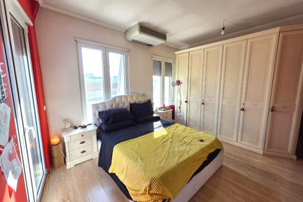 Shtepi ne shitje Apartament ne Tirane, 2+1, Mobilimi E mobiluar, Pagesa 230,000  Euro.