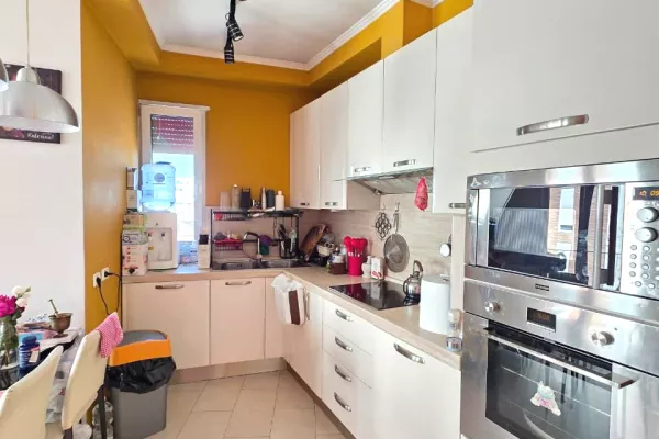 Shtepi ne shitje Apartament ne Tirane, 2+1, Mobilimi E mobiluar, Pagesa 230,000  Euro.