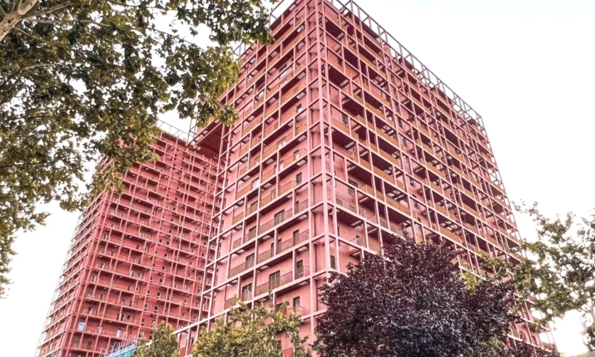 Shtepi ne shitje Duplex(shtepi me 2 kate) ne Tirane, 3+1, Mobilimi Bosh, pa mobiluar, Pagesa 550,000  Euro.