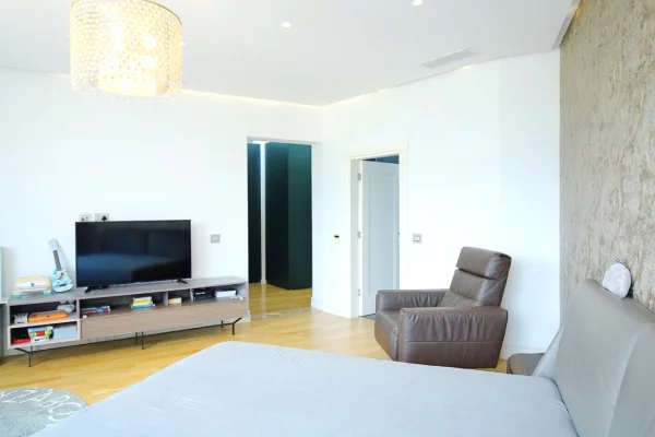 Penthouse (panoramic top floor) for sale in Tirana 4+1, Furnished